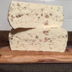 Formaggio Calabrese caprino metà stagionatura con funghi Cardoncelli